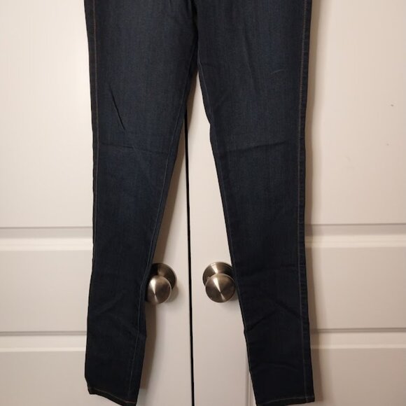 Fashion Nova Juniors Jeans - Picture 5 of 9